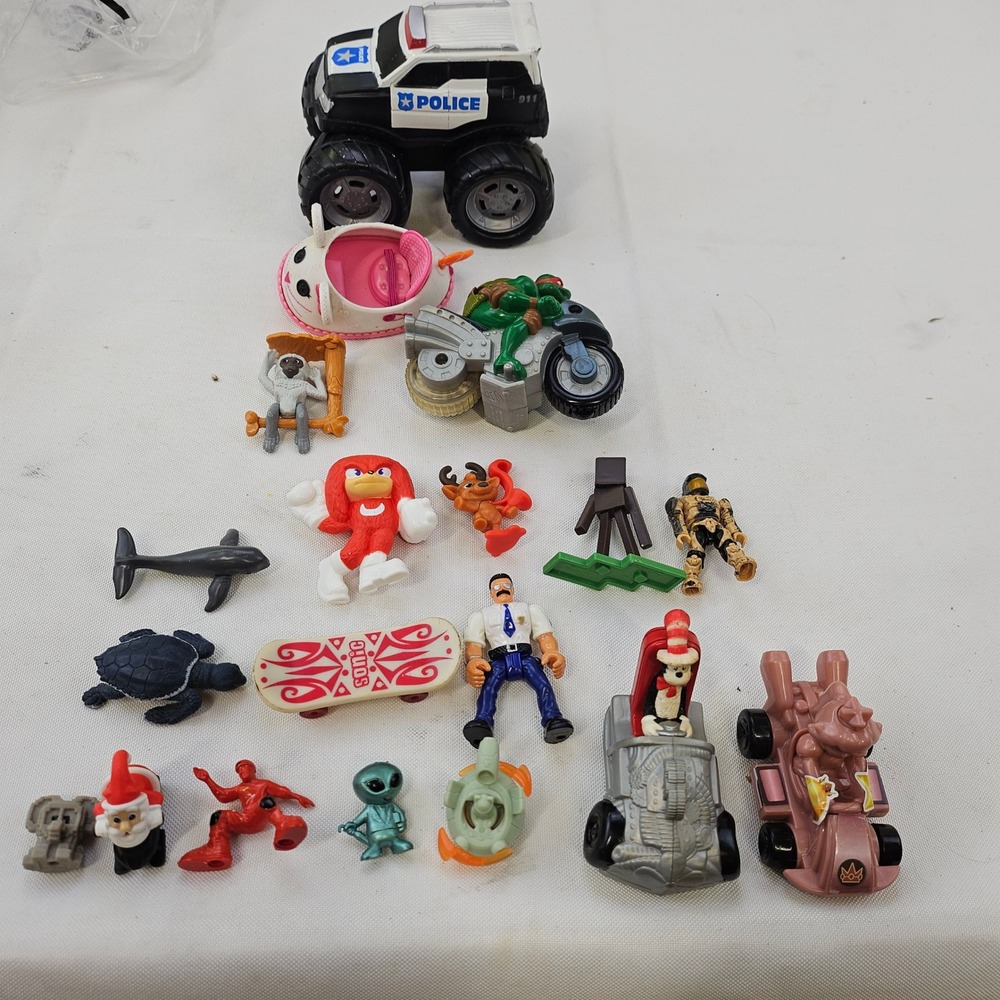Mixed Toy Lot Sonic Knuckles TMNT Minecraft Halo Dr Seuss‎ Action Figures 18pc